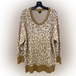 Torrid” Sweater
Size 3 equivalent to a size 22/24
Brand New & Never Worn 
$25